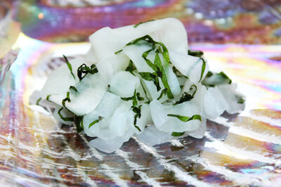 Ensalada de daikon y shiso verde