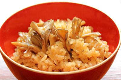 Arroz aromatizado con hongos maitake