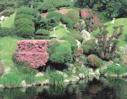 La volpe bianca si può ammirare nel famoso e vasto giardino (circa 49.000 m²) creato nel XVII secolo.