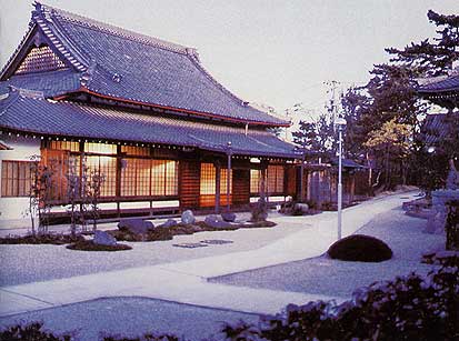 Le Hall principal et le jardin à l'aube