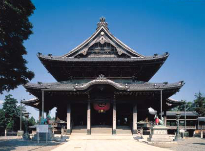 La splendida Sala centrale dell’Honden, dove è venerata la divinità guardiana Dakini Shinten, è interamente costruita in legno di olmo giapponese.